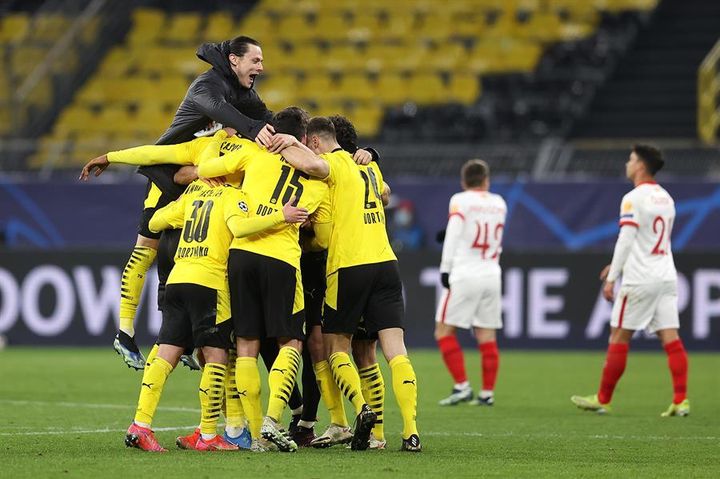 Los jugadores del Dortmund celebran la victoria contra el Sevilla.