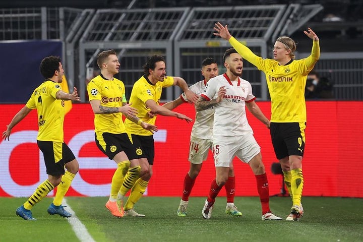 Haaland celebra el segundo gol.