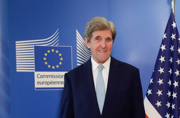 Macron reçoit John Kerry, envoyé spécial de Biden sur le climat (John Kerry le 9 mars 2021 à Bruxelles)