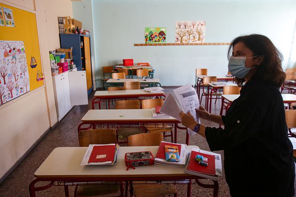 16 Νοεμβρίου 2020. Μία δασκάλα σε άδεια τάξη νηπιαγωγείου εν μέσω lockdown στην Αθήνα.