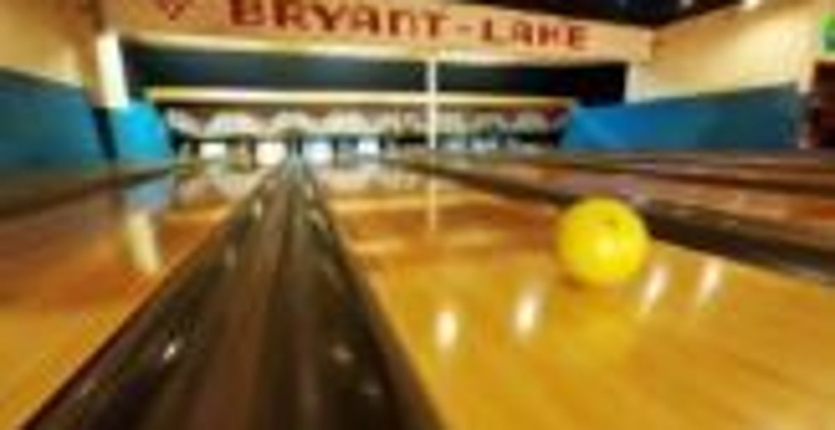 まるでジェットコースター ボウリング場をドローンが駆け抜ける映像に絶賛の声 動画 ハフポスト