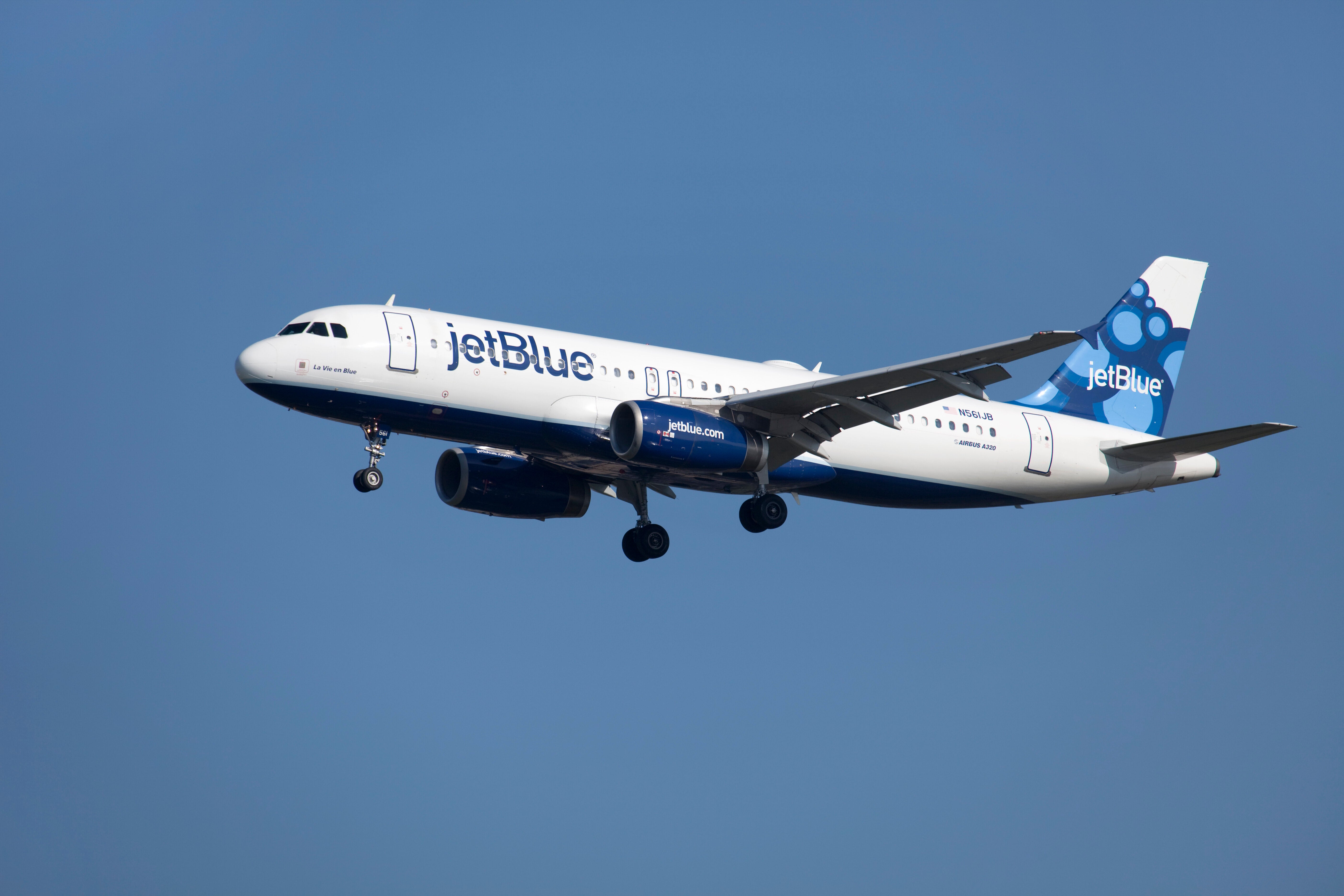 Maskless, Boozing JetBlue Passenger Faces $14,500 Fine