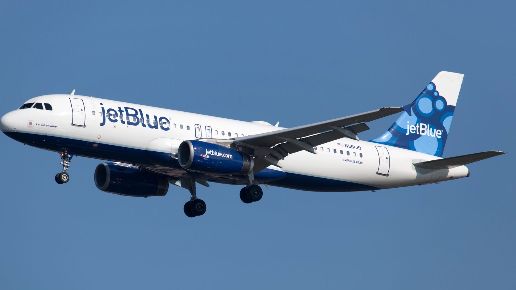 Full face maskless JetBlue passenger faces $ 14,500 fine