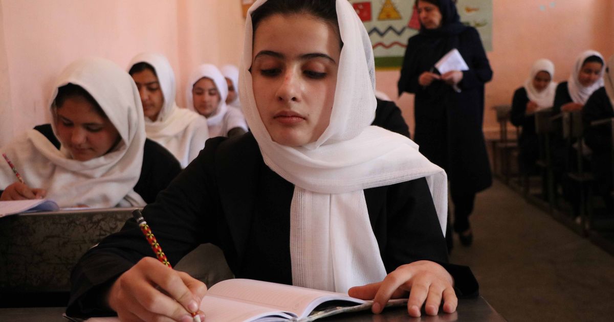 12歳以上の女子生徒に歌唱禁止令。SNSで反発広がり、アフガニスタン政府が撤回