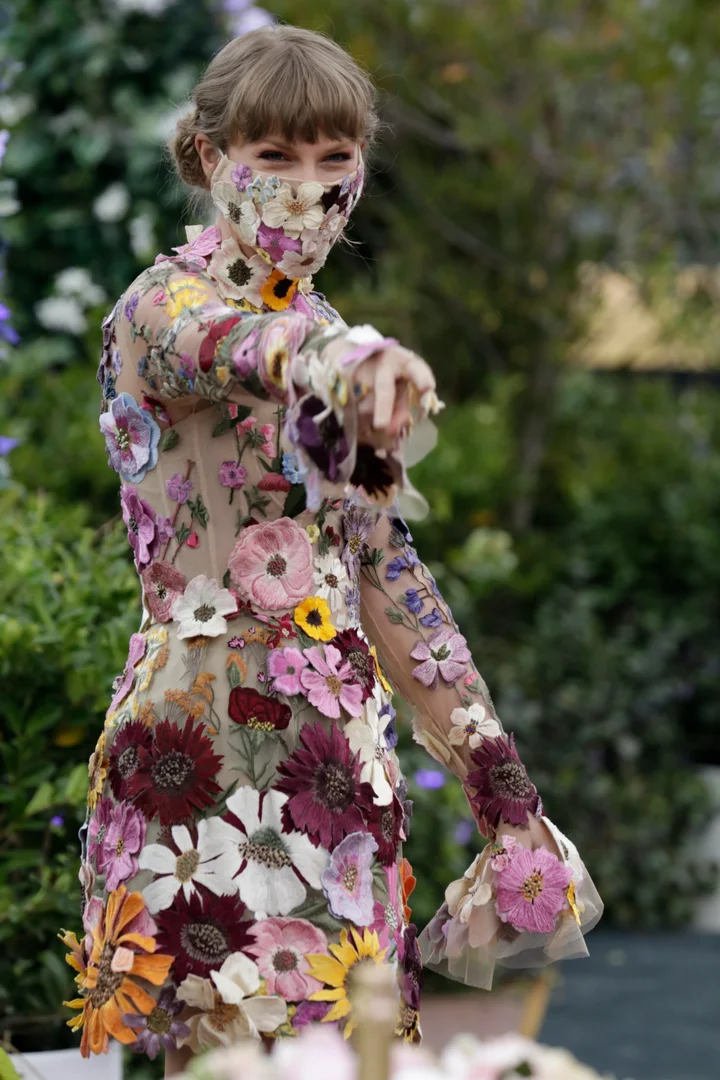 アーティストたちのマスクが かわいすぎる グラミー賞 21年 画像集 ハフポスト アートとカルチャー