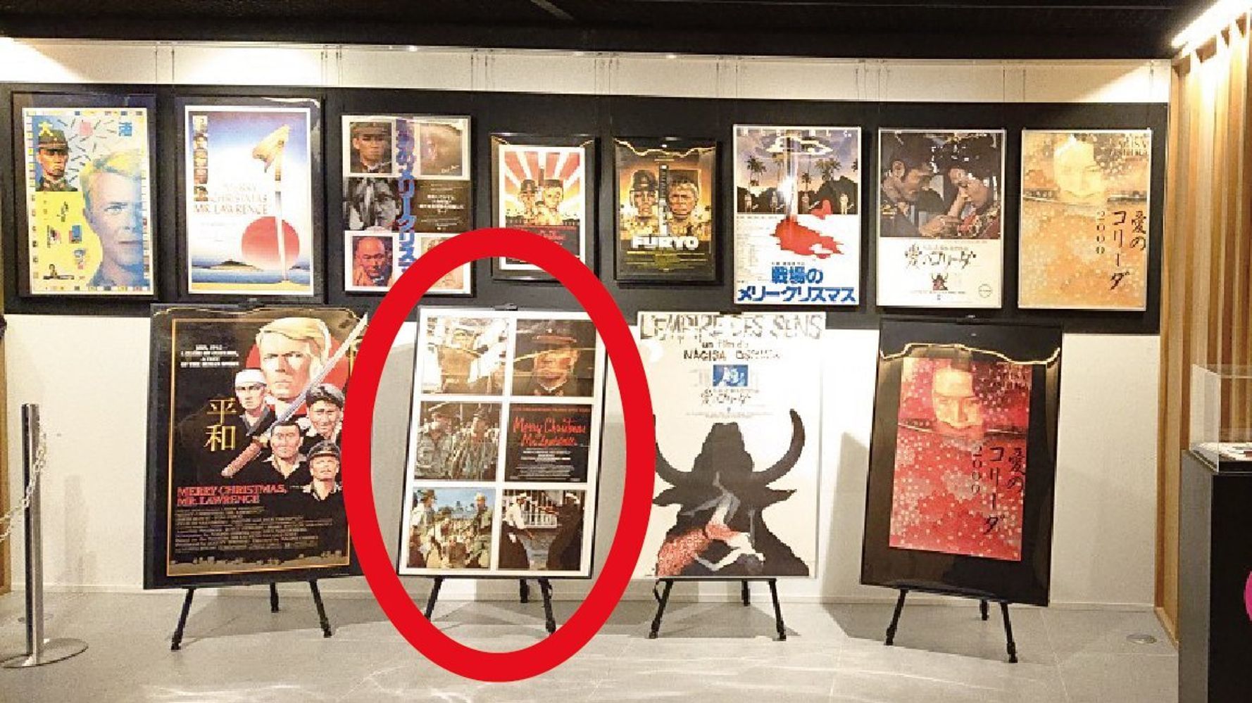 戦場のメリークリスマス 公開当時の海外版ポスター 展示中の映画館から盗まれる 無傷で返して ハフポスト