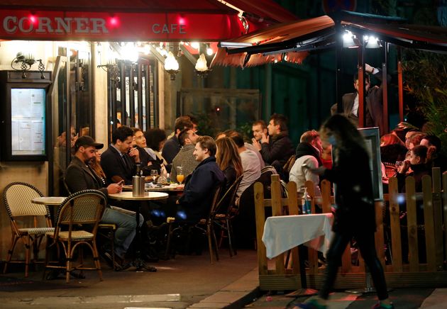 L'interdiction des terrasses chauffées repoussée à avril 2022 à cause du Covid-19 (photo d'illustration, prise le 29 octobre 2020 à paris) 