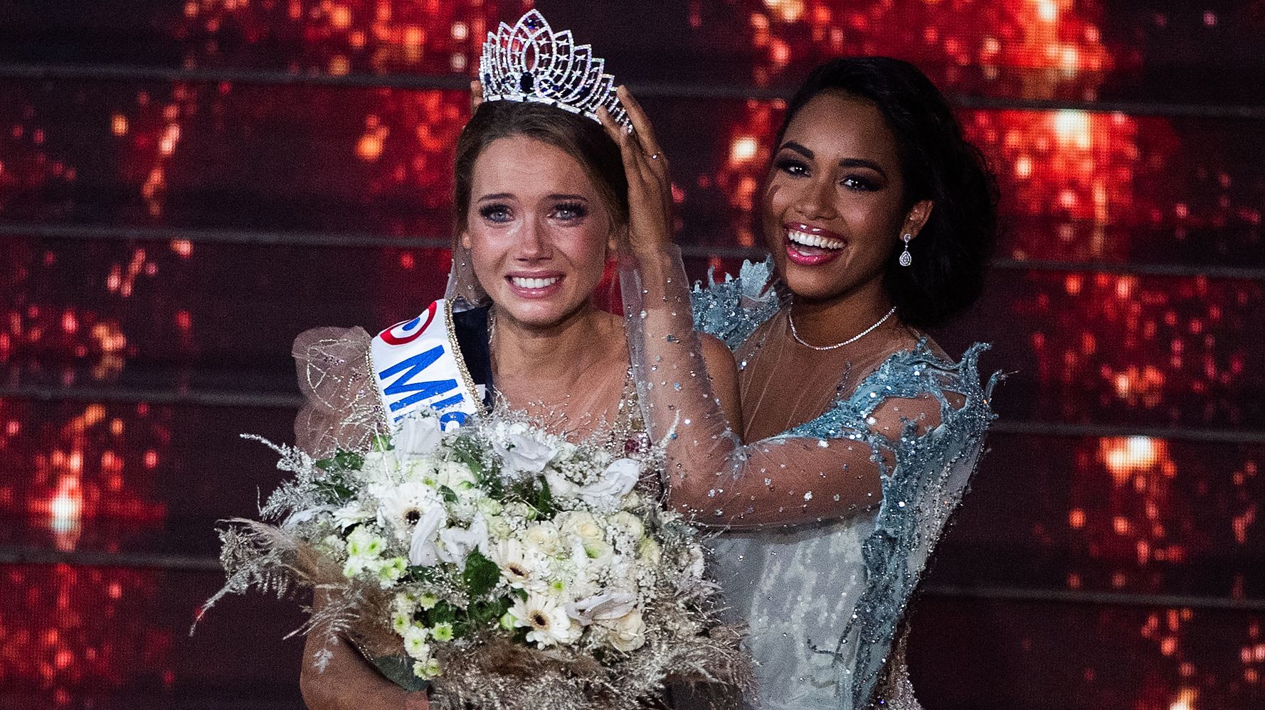 Miss Univers Amandine Petit Et Clemence Botino Participeront Au Concours En 2021 Le Huffpost