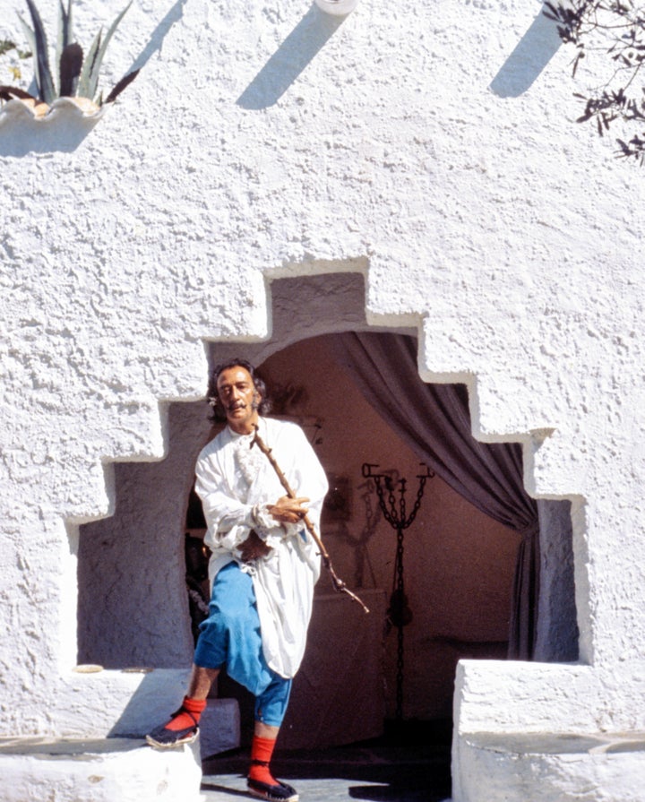 Dalí con alpargatas en el programa 'Doble Imagen' de TVE el 26 de enero de 1969, en Portlligat (Cadaqués, Girona).