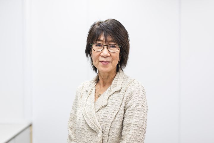 岡島喜久子（おかじま・きくこ）さん：1958年東京生まれ。1991 年から現在までアメリカ在住。メリルリンチ（アメリカ）、神奈川県国際政策アドバイザーなどを経て、2020年WEリーグチェアに就任
