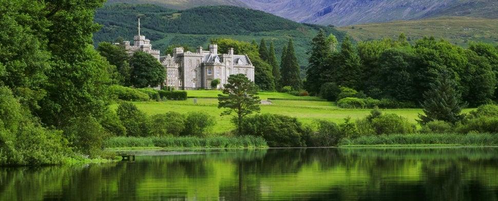 Εξωτερική άποψη του Inverlochy Castle - σαν σε παραμύθι