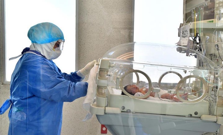 Un análisis realizado al cordón umbilical mostró que la niña había nacido con anticuerpos del coronavirus.