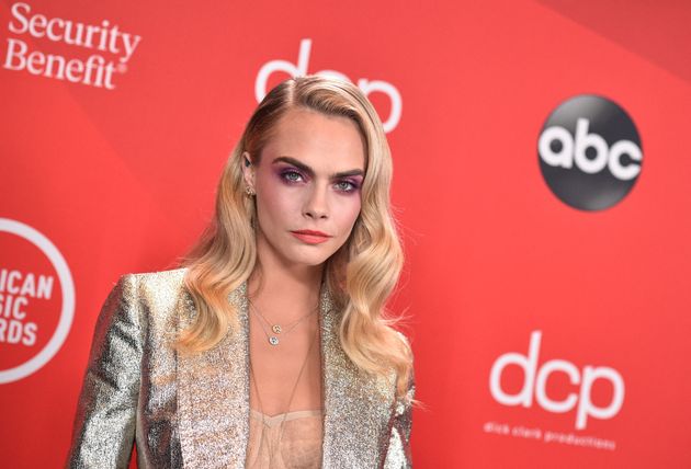 Le mannequin Cara Delevingne lors des American Music Awards le 22 novembre 2020 à Los Angeles.