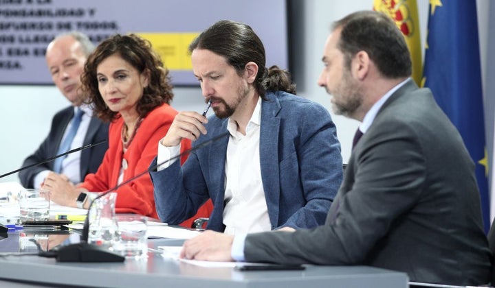 Ábalos (derecha) e Iglesias (a su izquierda), en una rueda de prensa de miembros del Gobierno