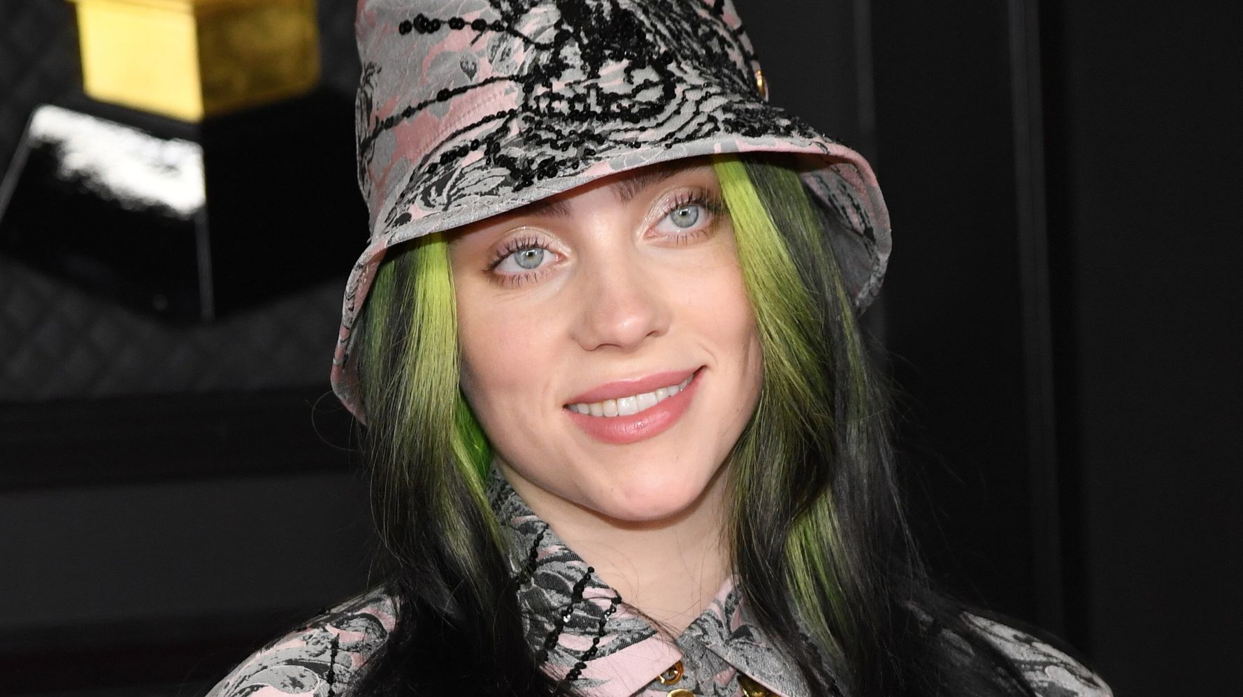 Billie Eilish is barely recognizable after revealing his platinum blonde hair