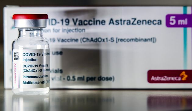Un flacon contenant le vaccin d'AstraZeneca contre le Covid-19. (photo