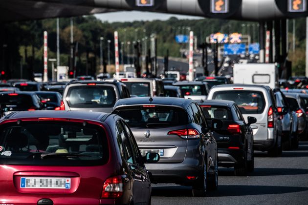 Des voitures sur l'autoroute A10 près de Saint-Arnoult-en-Yvelines le 8 août 2020