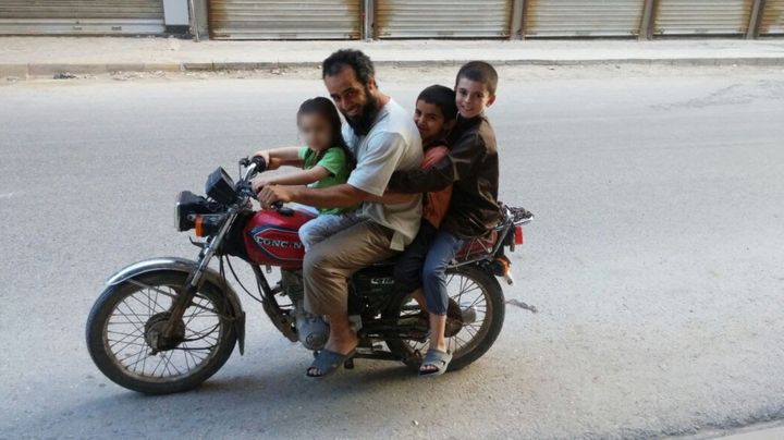 Moussa El-Hassani and the children in Raqqa