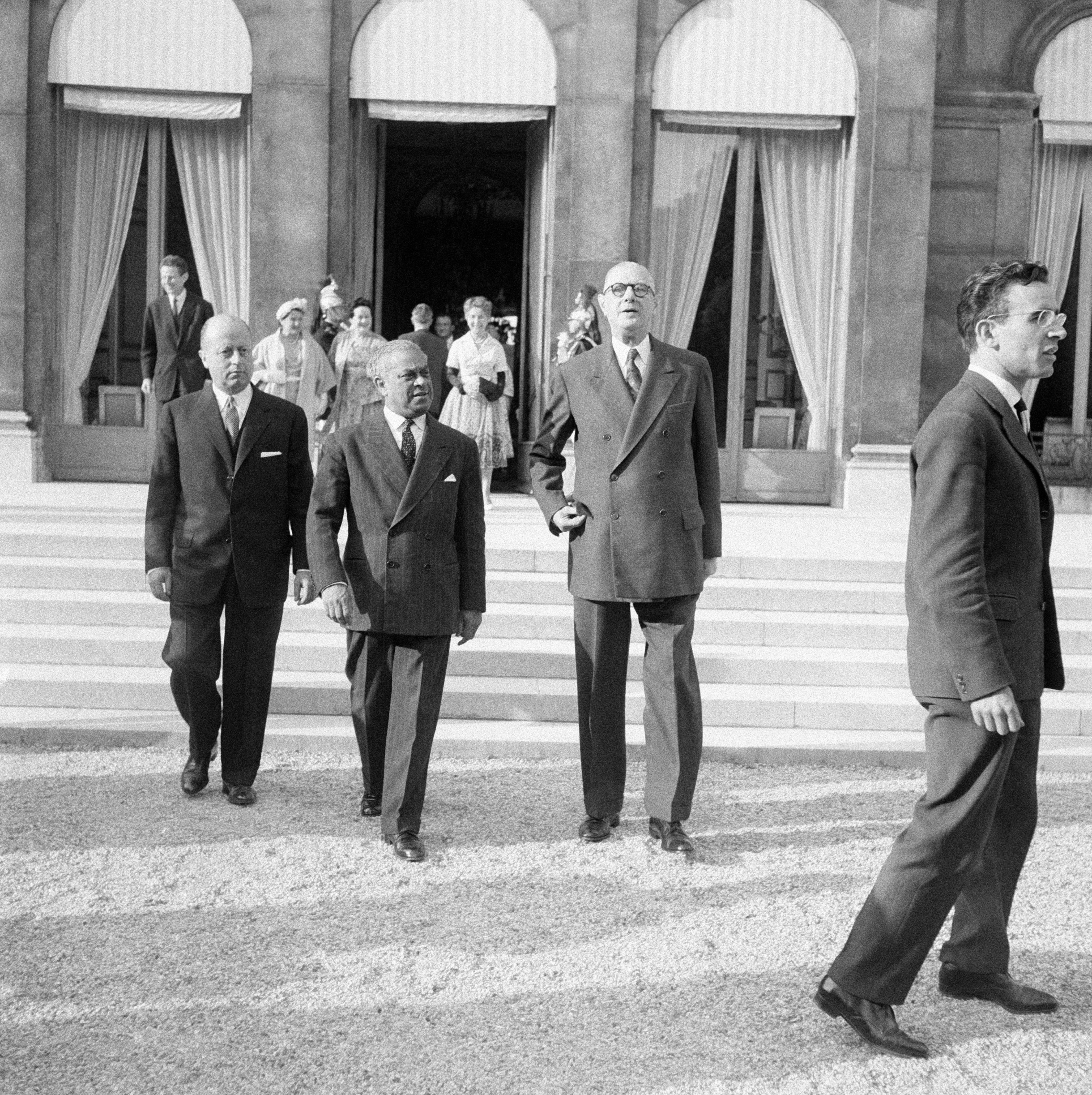 Aux grands hommes (noirs) la patrie reconnaissante