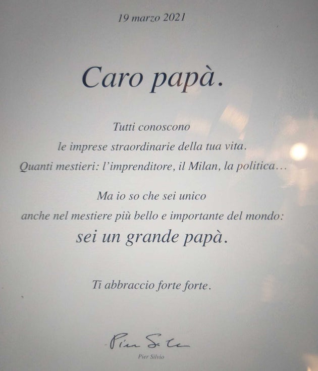 Festa Del Papa Gli Auguri Inconsueti Di Pier Silvio Berlusconi L Huffpost Auguri A Tutti I Papa Del Mondo