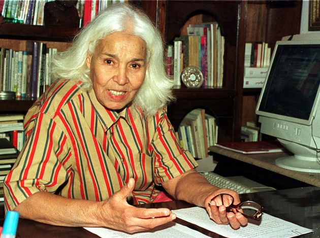 Mort de l’écrivaine égyptienne Nawal al-Saadawi, figure de la lutte pour l’émancipation des femmes (ici au Caire pendant une interview en mai 2001)