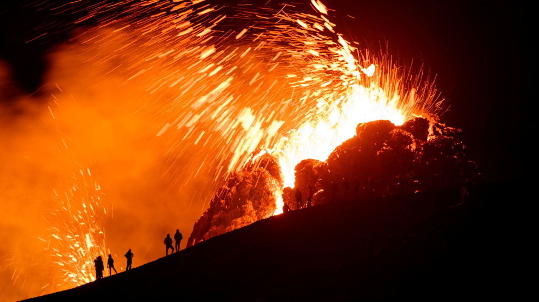 アイスランド首都近くで火山が噴火 6000年の眠りから覚める 画像集 ハフポスト World