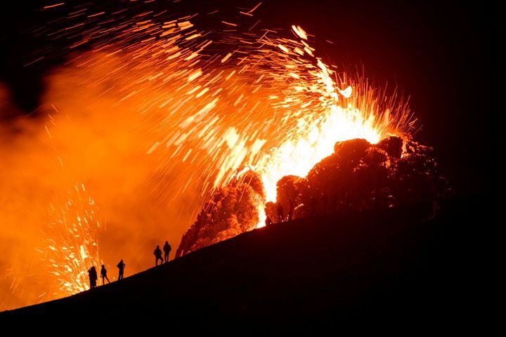 噴火の様子（2021年3月21日撮影）