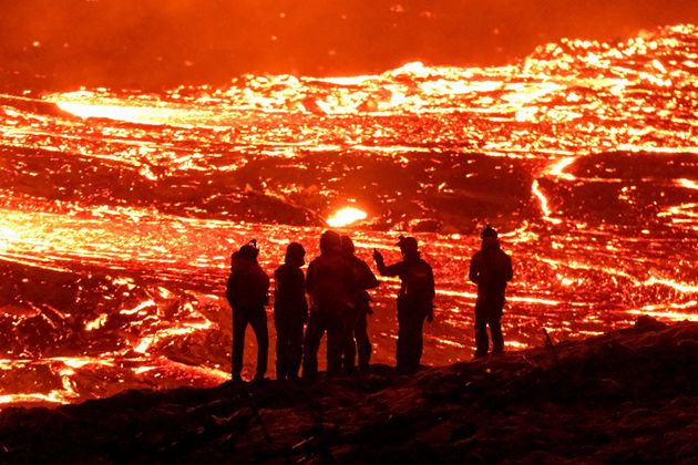 アイスランド首都近くで火山が噴火 6000年の眠りから覚める 画像集 ハフポスト