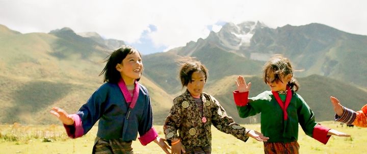 「ブータン 山の教室」の子供たち