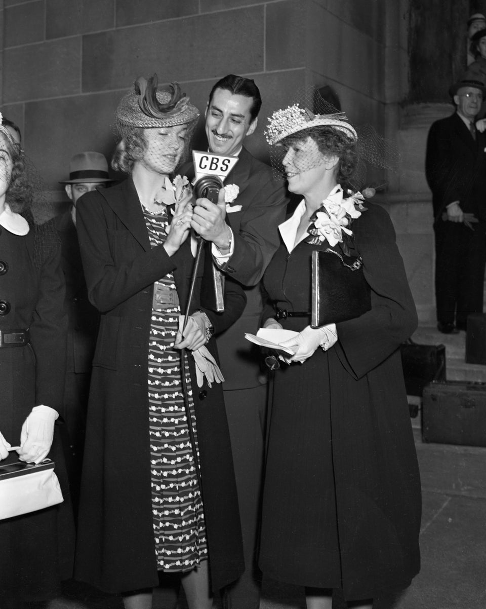 26 Vintage Photos Of Fabulous Easter Outfits Past