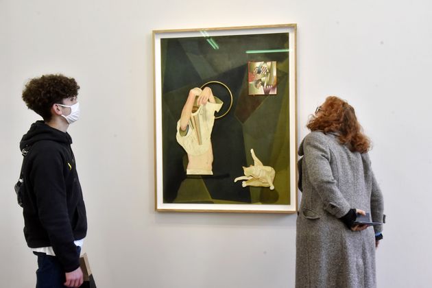 Des visiteurs dans la Galerie Perrotin à Paris, le 6 mars 2021