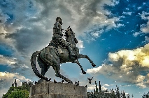 Ο έφιππος ανδριάντας του Γεώργιου Καραϊσκάκη στον κήπο του Ζαππείου Μεγάρου