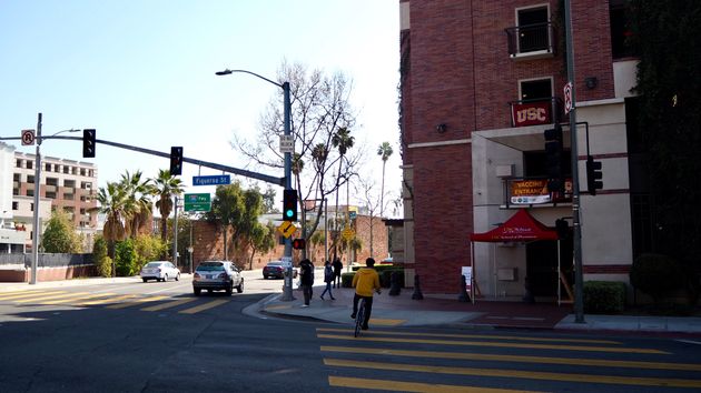 L'entrée piétonne du centre de vaccination de l’University of Southern California à Los Angeles, le 19 mars 2021.