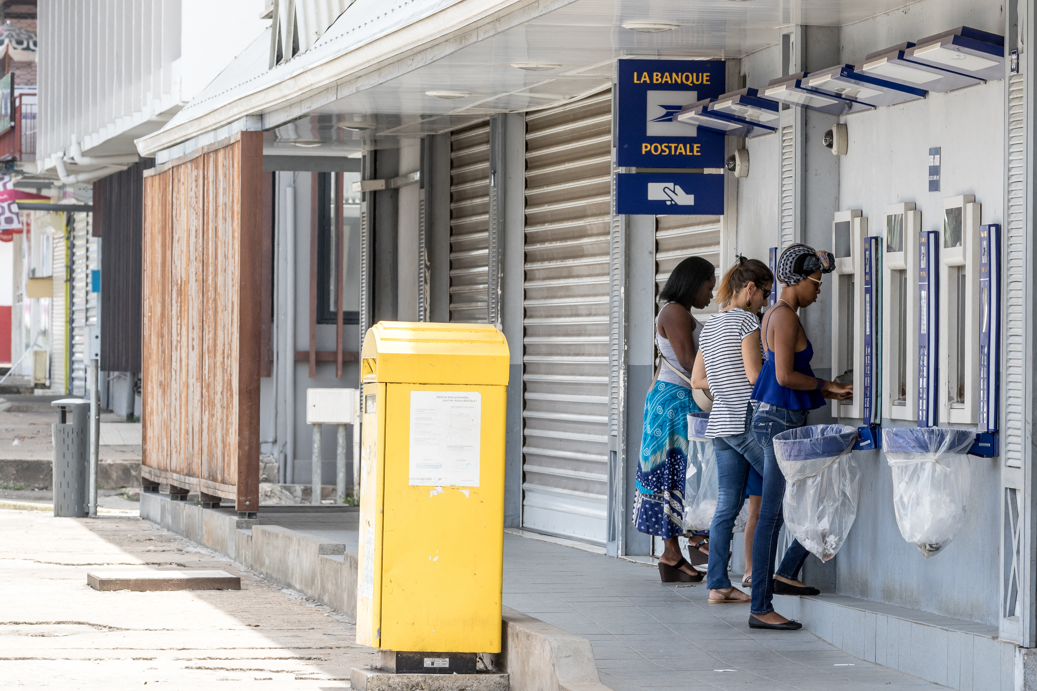 Malgré le Covid-19, le paiement sans contact n'a pas tué le cash