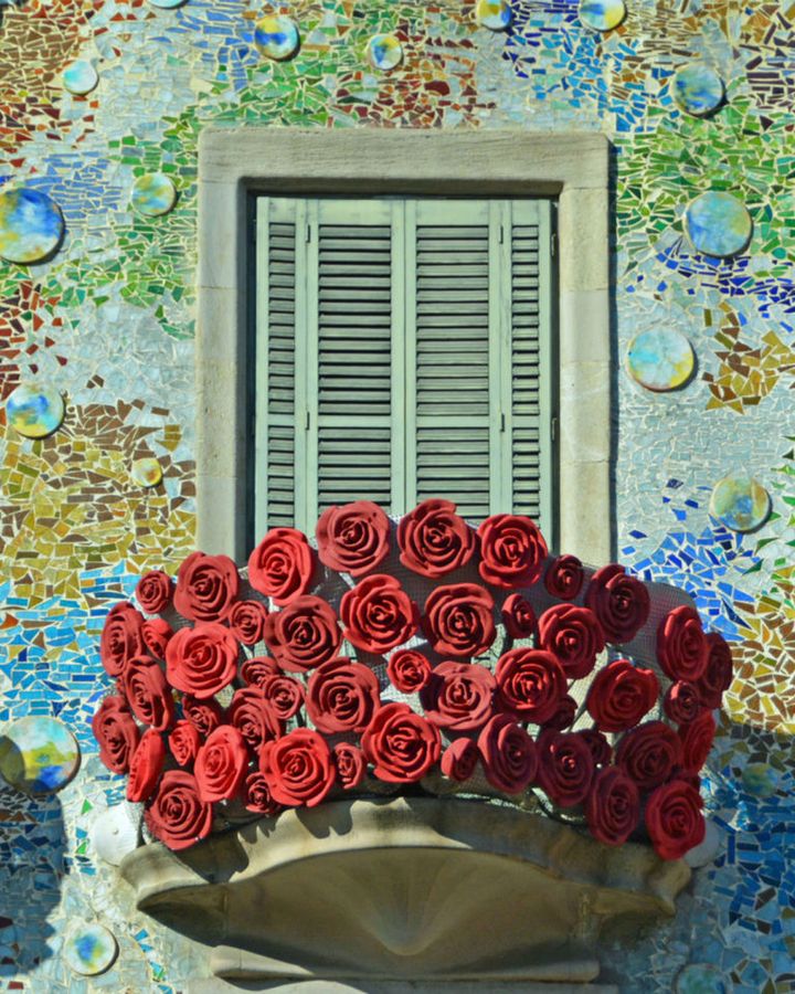 Balcones de Barcelona decorados el 23 de abril.
