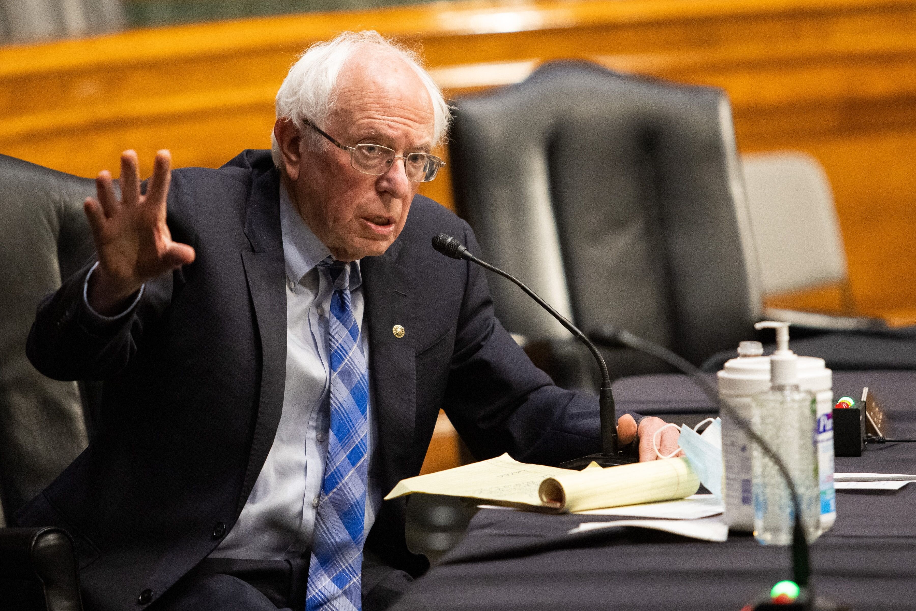 Top Amazon Exec’s Snarky Tweets For Bernie Sanders Backfire