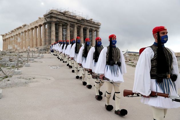 Οι αναρτήσεις στα social media πρεσβειών στην Ελλάδα και αρχηγών κρατών για την 25η