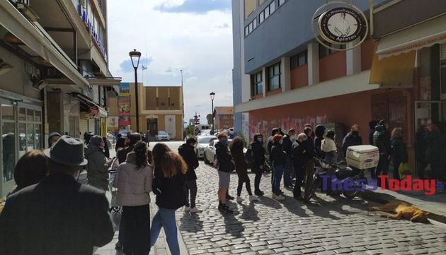 Θεσσαλονίκη: Ουρές και ένταση για τον