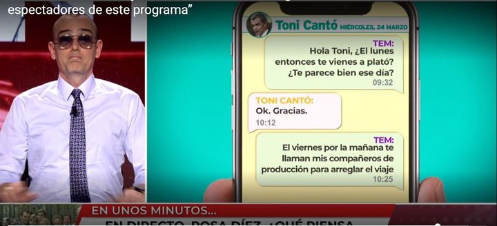 Risto muestra uno de los mensajes con Toni Cantó.