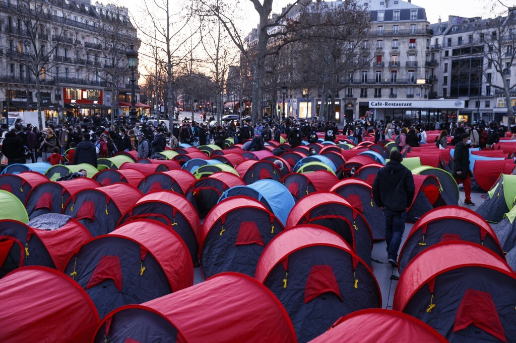 Place de la République, un nouveau campement de migrants s'installe