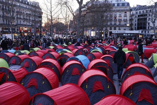 Environ 400 tentes installées place de la République à Paris jeudi 25 mars 2021.