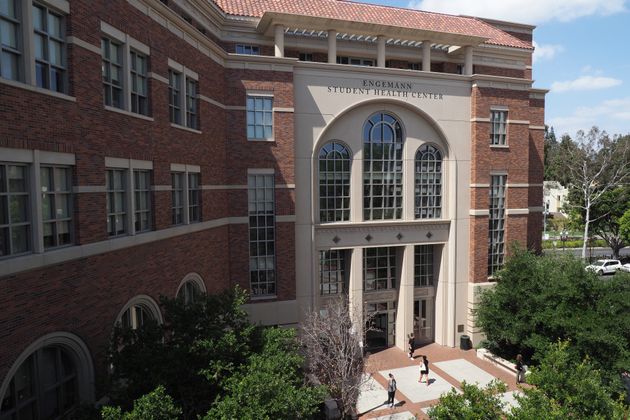 L'entrée de l'Engemann Student Health Center sur le campus de l'Université USC de Los Angeles, en 2018.