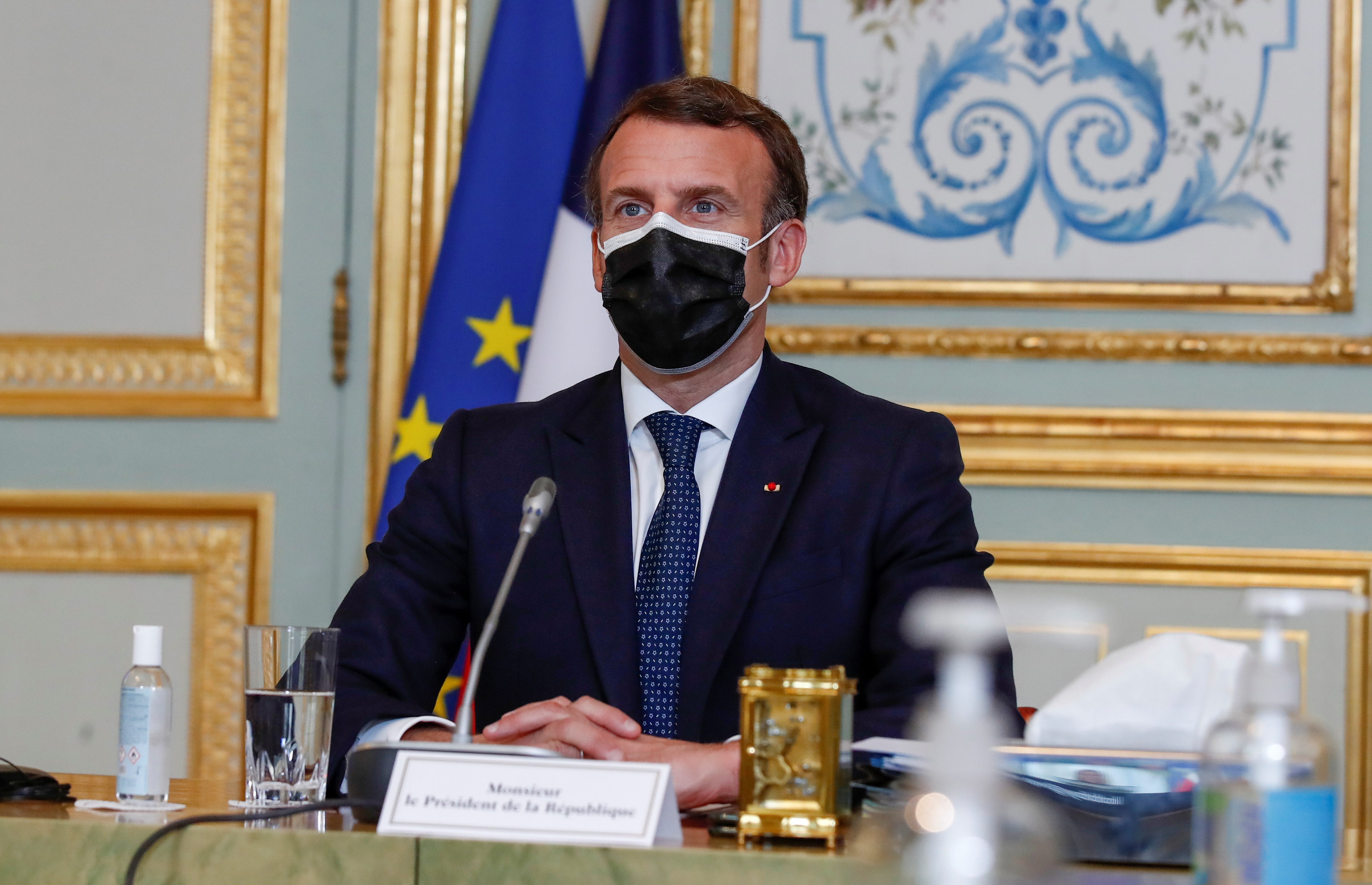 Emmanuel Macron annonce "de nouvelles mesures" à prendre "dans les prochains jours et semaines"