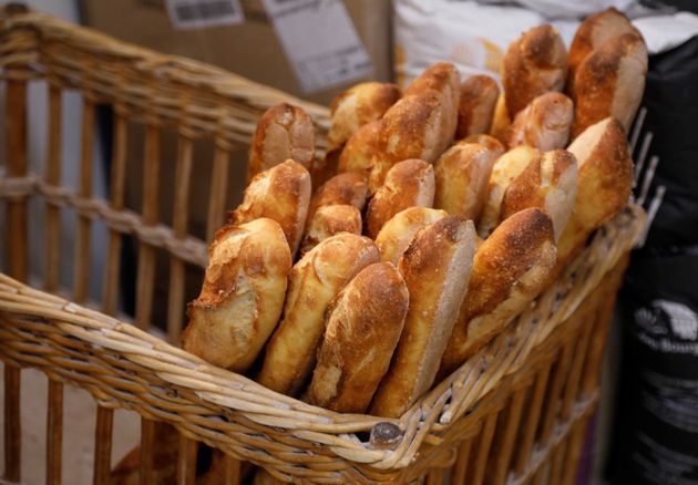 La France va proposer la baguette pour entrer au Patrimoine mondial de l'Unesco (photo d'illustration de baguettes dans une boulangerie de Montmartre à Paris le 30 avril 2020) 