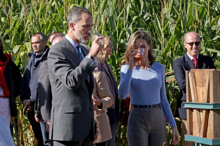 Los reyes Felipe y Letizia, el 21 de octubre de 2017 en Poreñu.