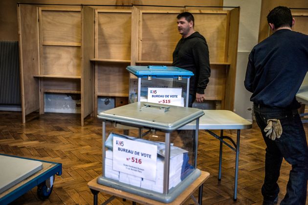 Une enquête menée auprès de 1005 français de plus de 18 ans révèle que plus de 70% souhaite un report des élections régionales et départementales (photo d'illustration: Lyon, le 21 avril 2012, la veille du 1er tour de l'élection présidentielle)