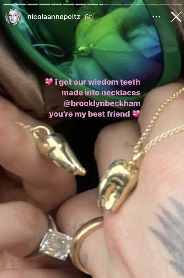 Nicola Peltz a publié en story Instragram les colliers qu'elle a fabriqués pour montrer son amour à Brooklyn Beckham