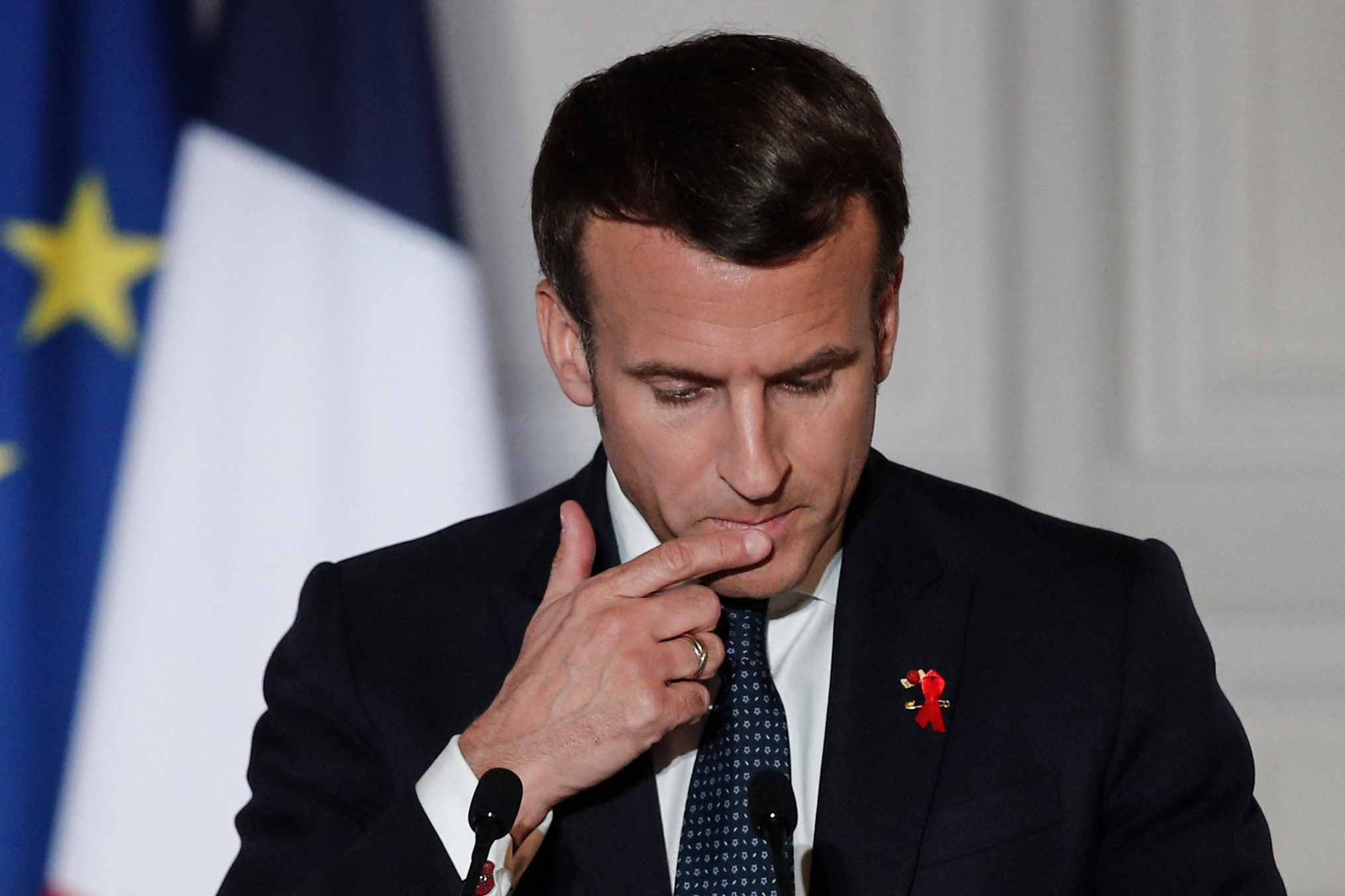 Covid-19: Malgré les appels, Macron n'a pas encore tranché un confinement total