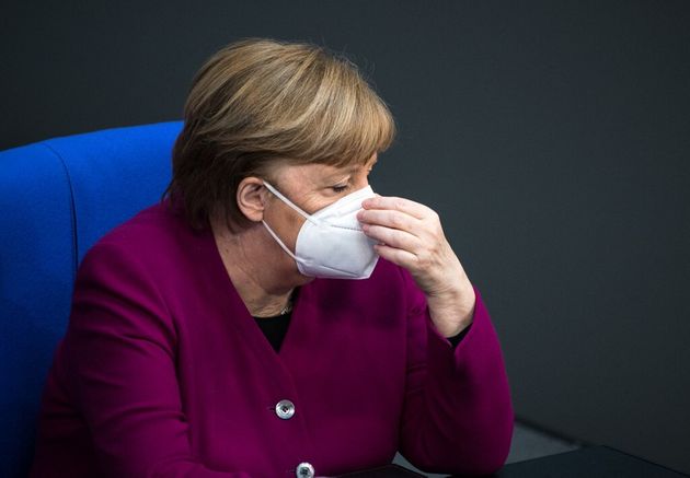 Face au Covid, Merkel s'agace des Länder récalcitrants et menace d'intervenir (photo au Bundestag le 25 mars 2021)