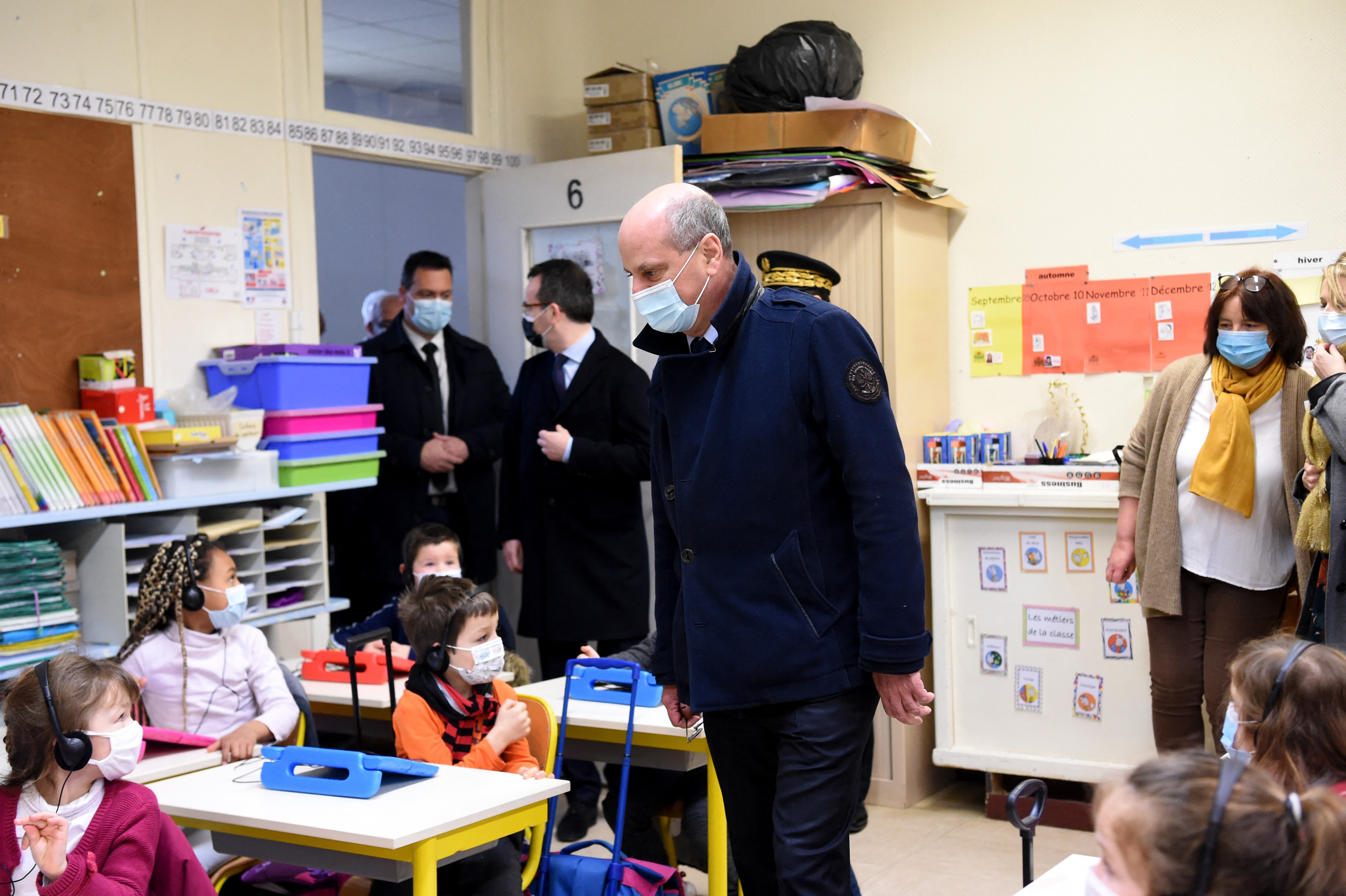 Jean-Michel Blanquer relaie une reprise de Pink Floyd, l'autrice lui répond